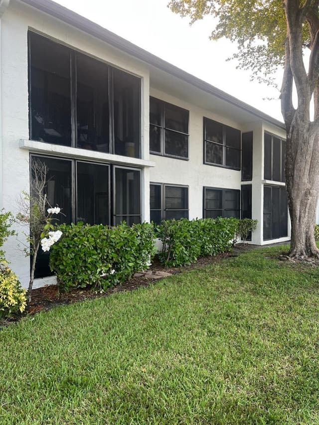 204 Lake Pointe Drive # 107, Oakland Park FL 33309 - Oakland Park, FL - Photo 2