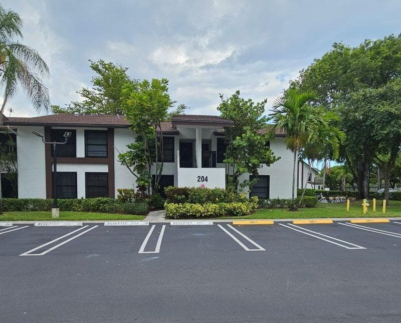 204 Lake Pointe Drive # 107, Oakland Park FL 33309 - Oakland Park, FL - Photo 1