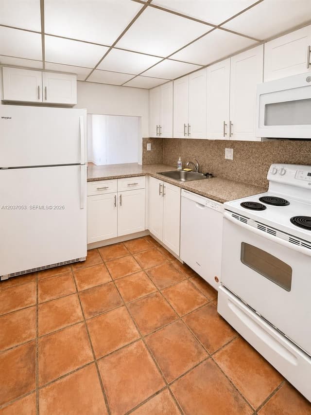 240 Galen Dr # 214, Key Biscayne FL 33149 - Key Biscayne, FL - Photo 6