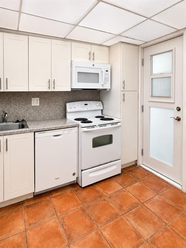 240 Galen Dr # 214, Key Biscayne FL 33149 - Key Biscayne, FL - Photo 3