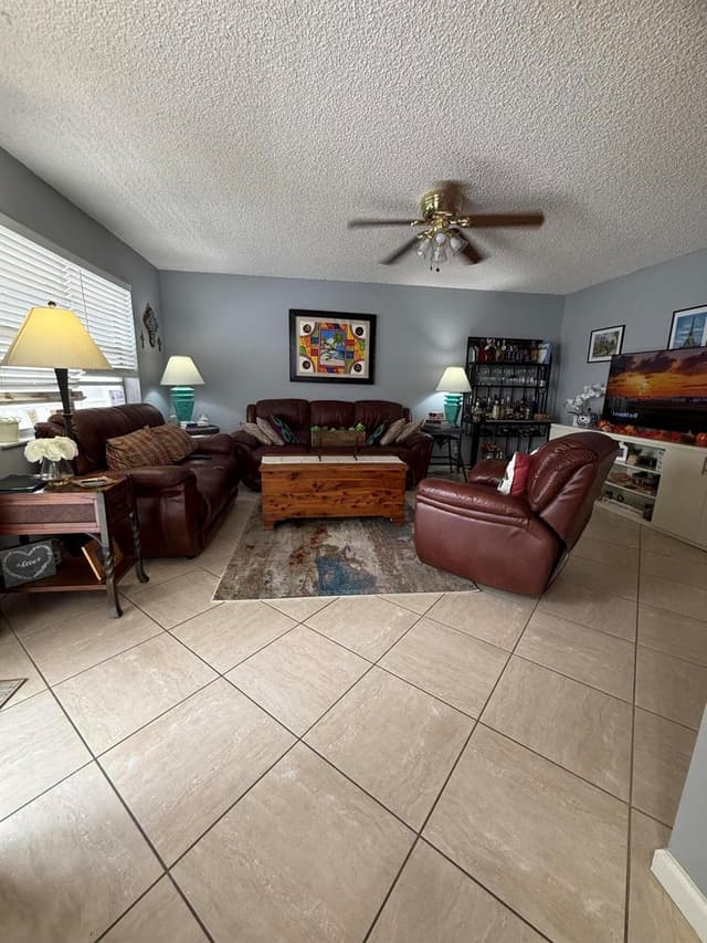 462 Normandy J, Delray Beach FL 33484 - Delray Beach, FL - Photo 2