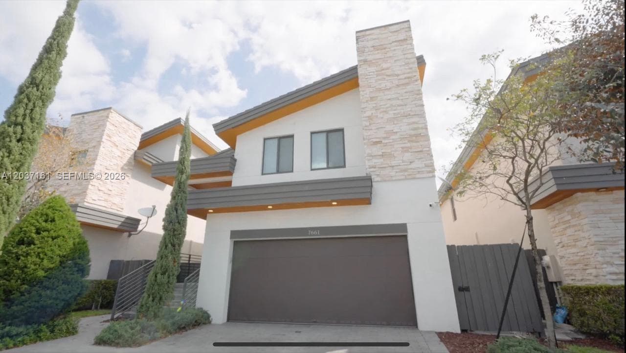 7661 NW 103rd Ct, Doral FL 33178