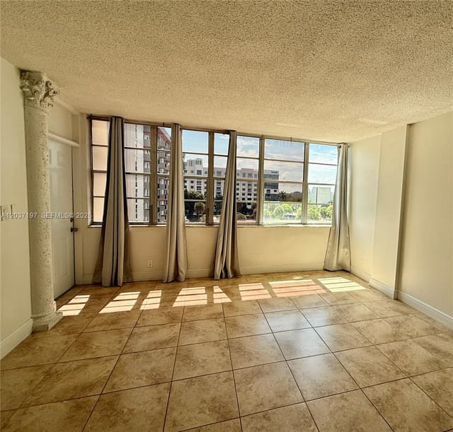 2025 NE 164th St # 507, North Miami Beach FL 33162 - North Miami Beach, FL - Photo 2