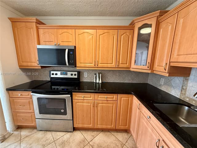 2025 NE 164th St # 507, North Miami Beach FL 33162 - North Miami Beach, FL - Photo 4