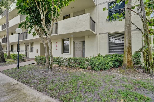 2908 S Carambola Cir S # 106, Coconut Creek FL 33066 - Coconut Creek, FL - Photo 2