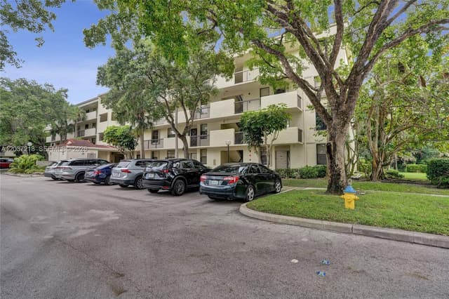 2908 S Carambola Cir S # 106, Coconut Creek FL 33066 - Coconut Creek, FL - Photo 4