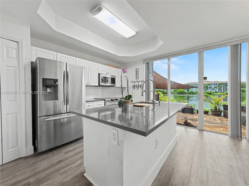 10573 SW 6th St # 1206, Pembroke Pines FL 33025