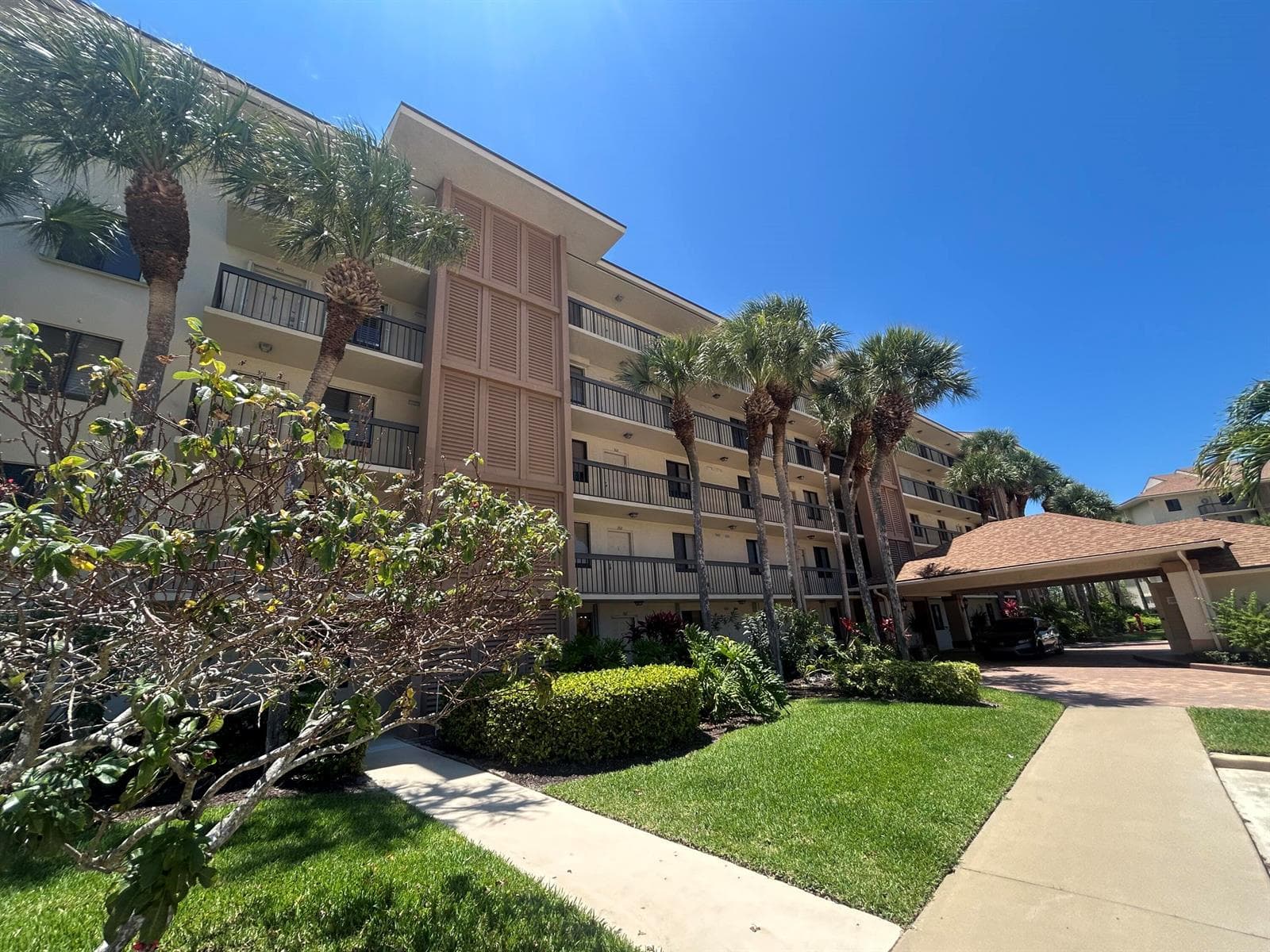1901 Marina Isle Way # 302, Jupiter FL 33477
