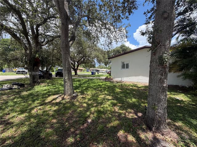 6570 Liberty St, Hollywood FL 33024 - Hollywood, FL - Photo 2