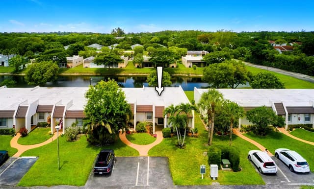 175 Lake Susan Lane, West Palm Beach FL 33411 - West Palm Beach, FL - Photo 2