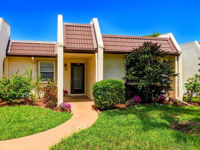 175 Lake Susan Lane, West Palm Beach FL 33411 - West Palm Beach, FL - Photo 4