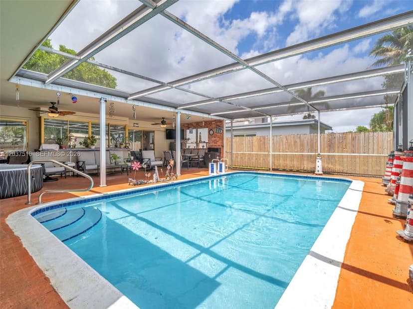 1911 N 53rd Ave, Hollywood FL 33021