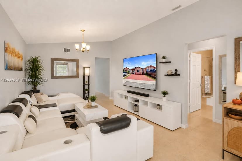 2886 W 74th Pl, Hialeah FL 33018