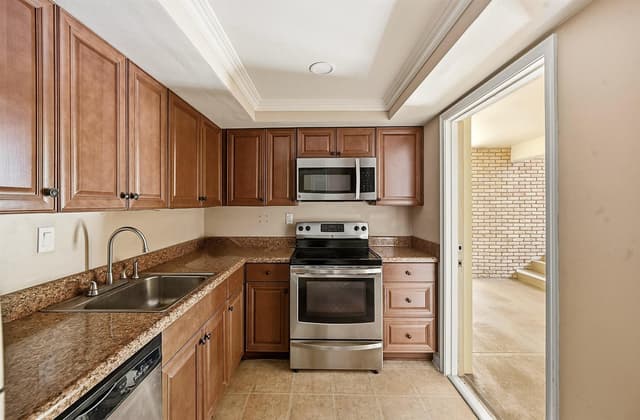 5570 Tamberlane Circle # 229, Palm Beach Gardens FL 33418 - Palm Beach Gardens, FL - Photo 4