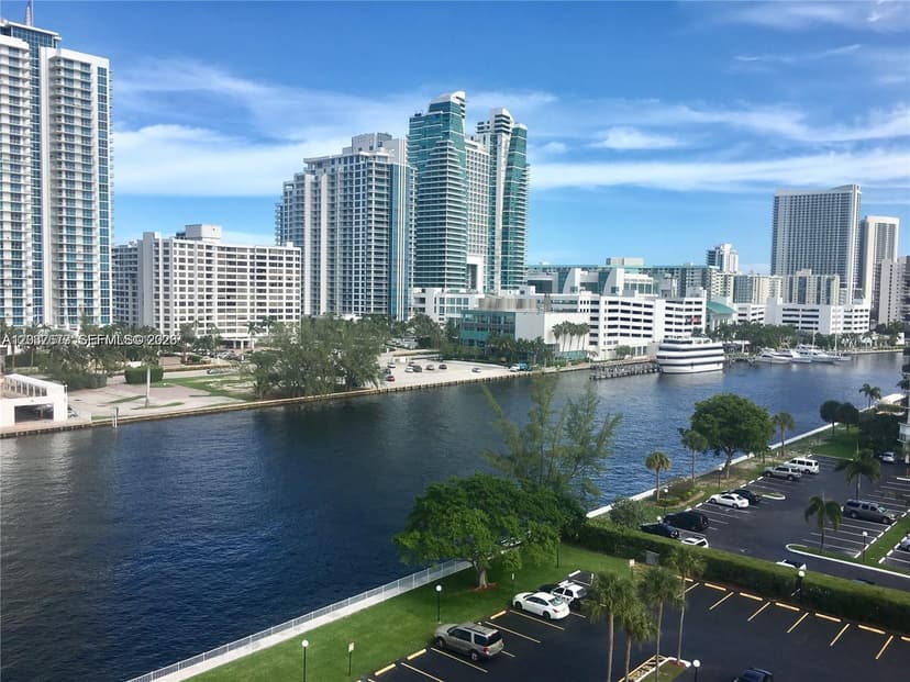 800 Parkview Dr # 1018, Hallandale Beach FL 33009