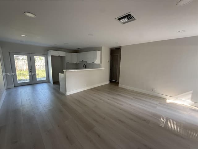 1700 SW 69th Ter, North Lauderdale FL 33068 - North Lauderdale, FL - Photo 3