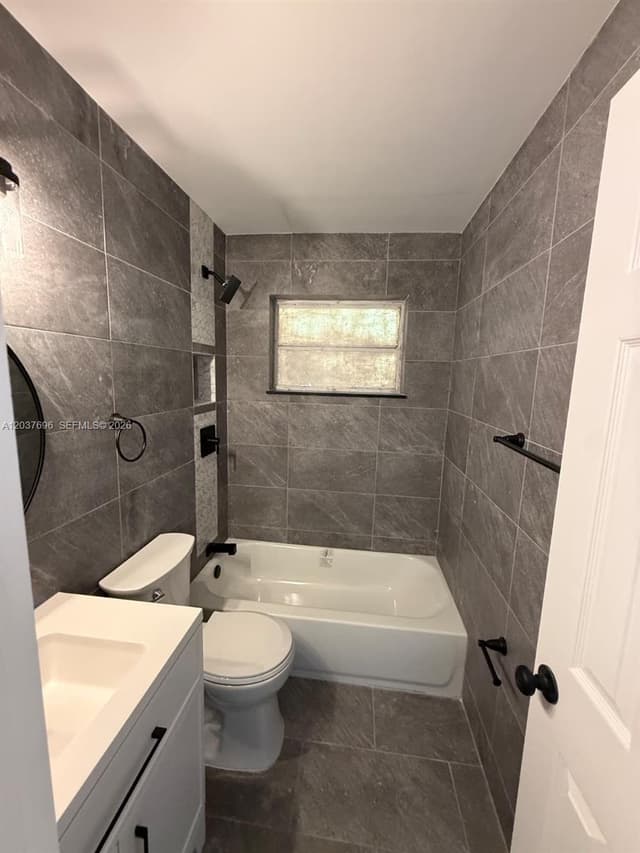 1700 SW 69th Ter, North Lauderdale FL 33068 - North Lauderdale, FL - Photo 5