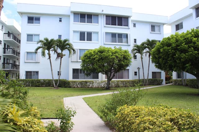 6698 N 10th Ave Avenue N # 218, Lake Worth FL 33467 - Lake Worth, FL - Photo 2