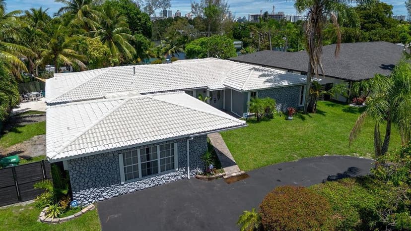 19885 NE 22nd Avenue, Miami FL 33180