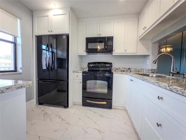 10332 Sunrise Lakes Boulevard # 310, Sunrise FL 33322 - Sunrise, FL - Photo 7