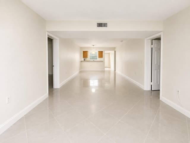 3516 Whitehall Drive # 105, West Palm Beach FL 33401 - West Palm Beach, FL - Photo 6