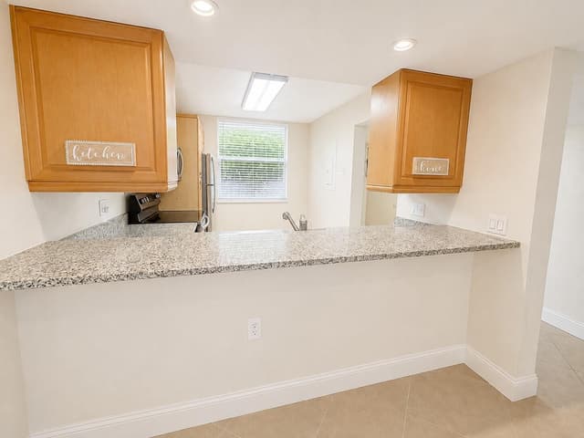 3516 Whitehall Drive # 105, West Palm Beach FL 33401 - West Palm Beach, FL - Photo 4