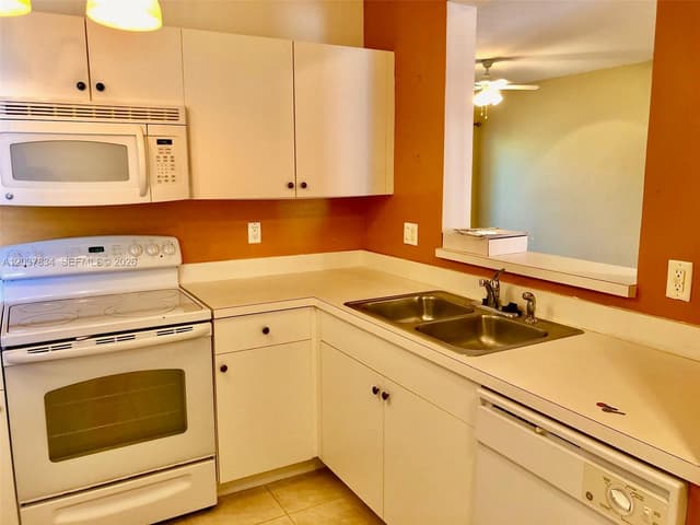 1165 Golden Lakes Blvd # 1226, West Palm Beach FL 33411 - West Palm Beach, FL - Photo 3