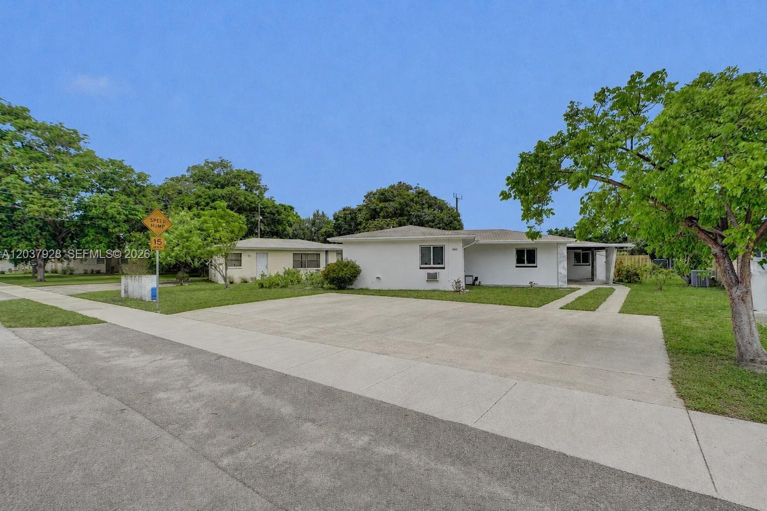 2343 NW 28th St, Oakland Park FL 33311