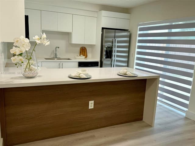 2565 Garden Ct, Cooper City FL 33026 - Cooper City, FL - Photo 2
