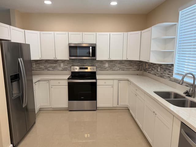 940 Doveplum Court, Hollywood FL 33019 - Hollywood, FL - Photo 2