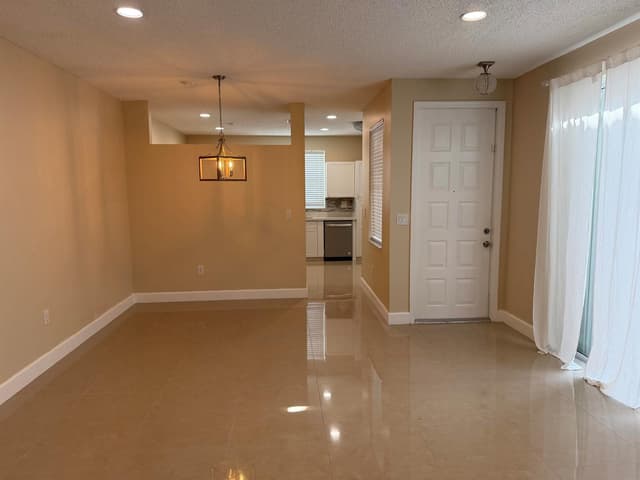 940 Doveplum Court, Hollywood FL 33019 - Hollywood, FL - Photo 5