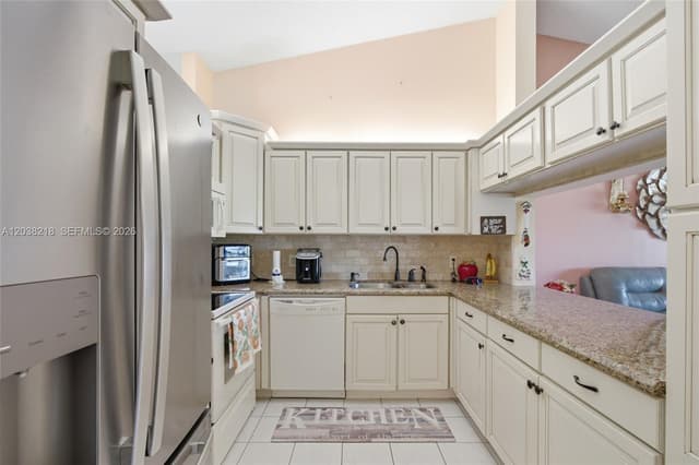 104 Freedom Ct # 104, Deerfield Beach FL 33442 - Deerfield Beach, FL - Photo 2