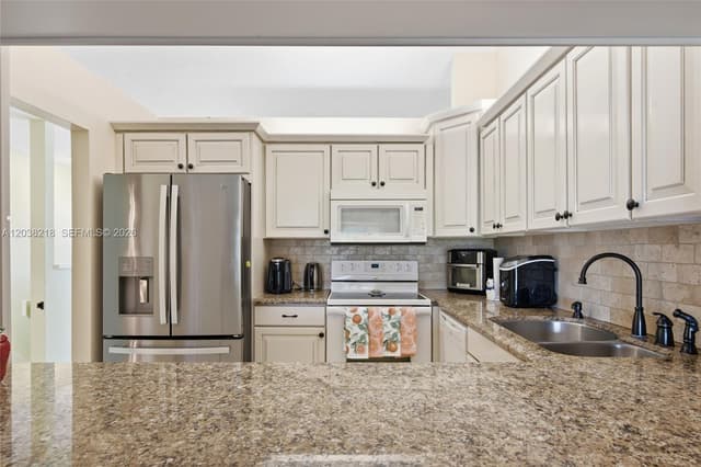 104 Freedom Ct # 104, Deerfield Beach FL 33442 - Deerfield Beach, FL - Photo 3