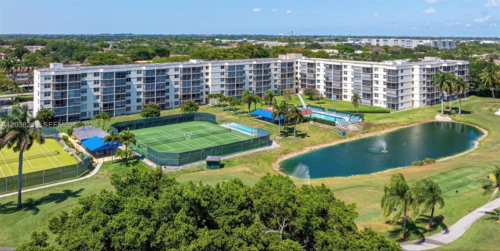 800 S Hollybrook Dr # 305, Pembroke Pines FL 33025 - Pembroke Pines, FL - Photo 1