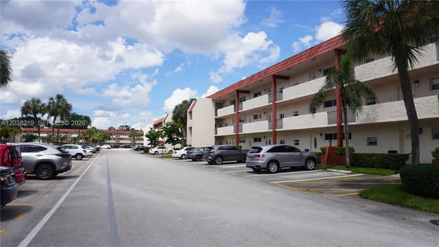 800 S Hollybrook Dr # 305, Pembroke Pines FL 33025 - Pembroke Pines, FL - Photo 4
