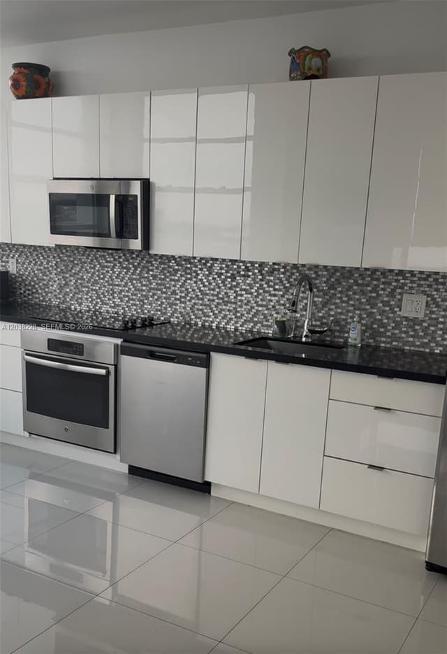 11930 N Bayshore Dr # 8, North Miami FL 33181 - North Miami, FL - Photo 2