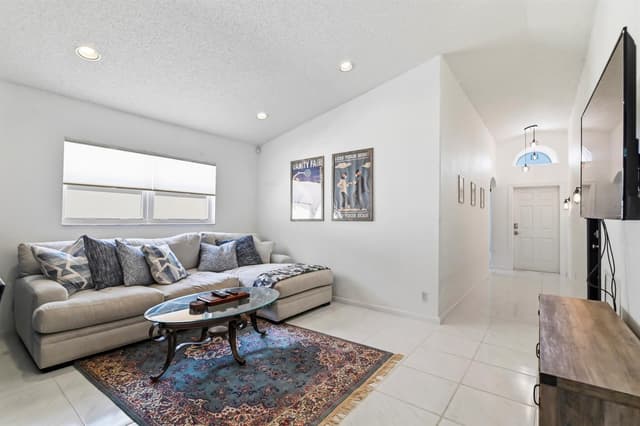 5690 Green Island Drive, Lake Worth FL 33463 - Lake Worth, FL - Photo 4