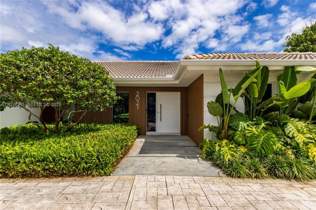 2021 NE 212th St, Miami FL 33179 - Miami, FL - Photo 2