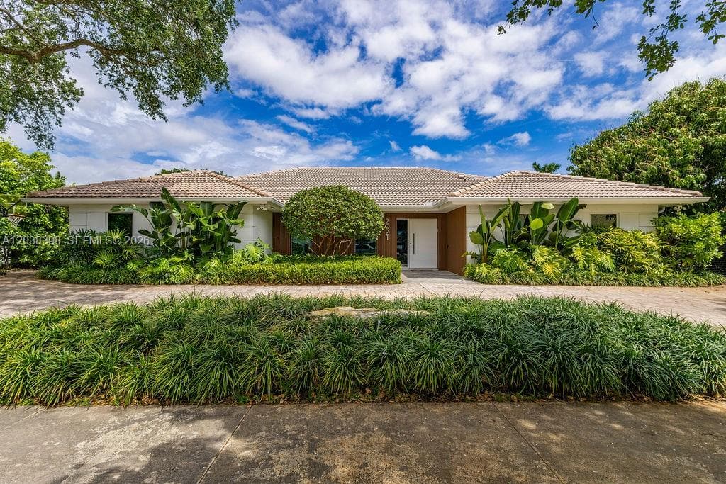 2021 NE 212th St, Miami FL 33179 - Miami, FL - Photo 1