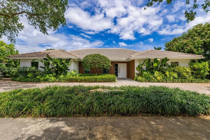 2021 NE 212th St, Miami FL 33179