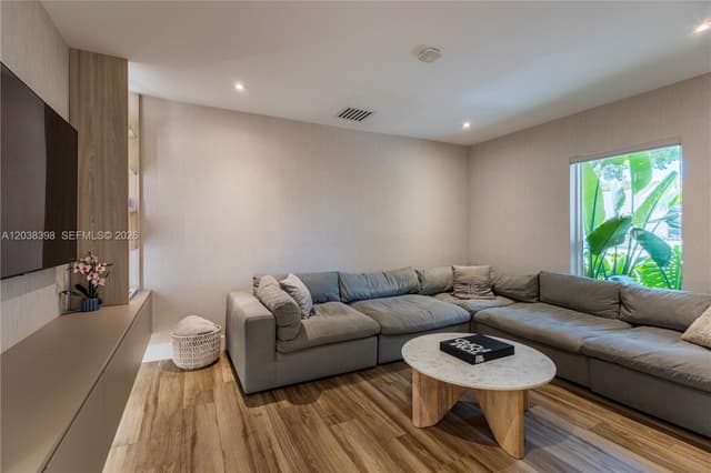 2021 NE 212th St, Miami FL 33179 - Miami, FL - Photo 4