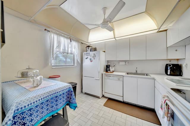 3100 Holiday Springs Boulevard # 305, Margate FL 33063 - Margate, FL - Photo 6