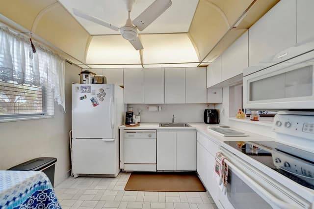 3100 Holiday Springs Boulevard # 305, Margate FL 33063 - Margate, FL - Photo 5