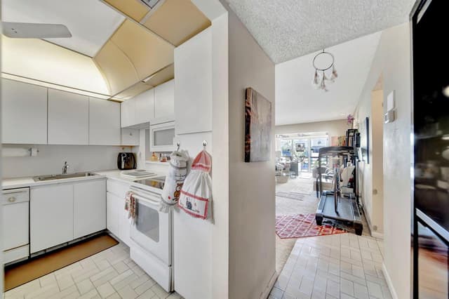 3100 Holiday Springs Boulevard # 305, Margate FL 33063 - Margate, FL - Photo 4