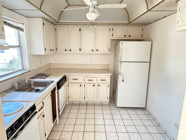 417 SW Natura Ave # A, Deerfield Beach FL 33441 - Deerfield Beach, FL - Photo 4