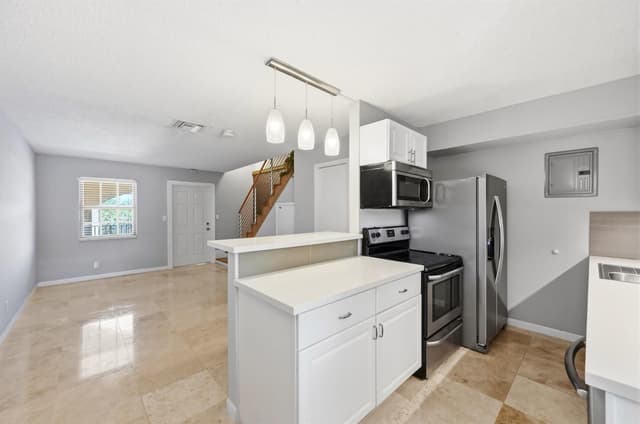 905 NE 28th Street # 206, Wilton Manors FL 33334 - Wilton Manors, FL - Photo 2