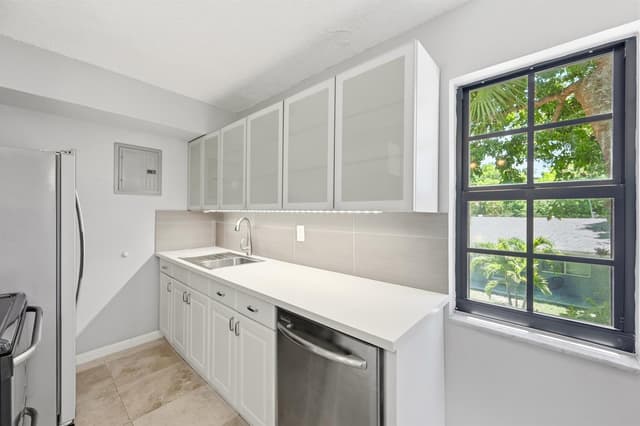 905 NE 28th Street # 206, Wilton Manors FL 33334 - Wilton Manors, FL - Photo 3