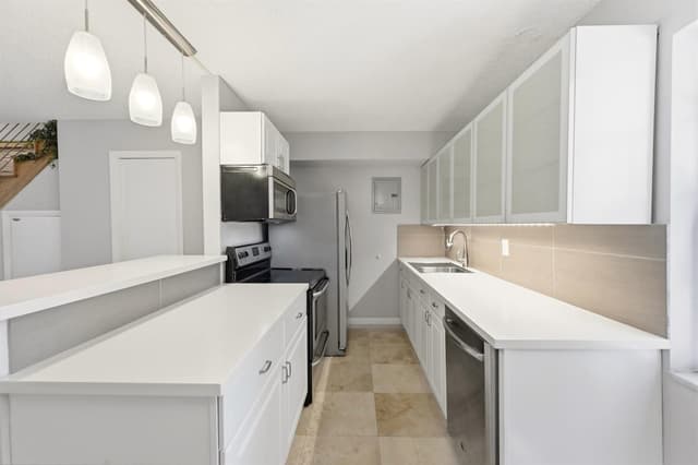 905 NE 28th Street # 206, Wilton Manors FL 33334 - Wilton Manors, FL - Photo 4