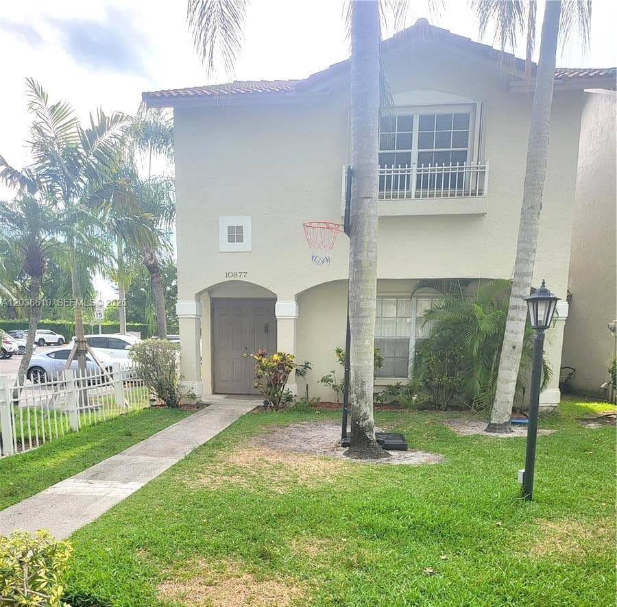 10877 NW 8th St, Pembroke Pines FL 33026 - Pembroke Pines, FL - Photo 1