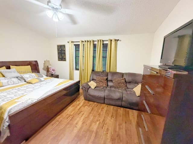 10877 NW 8th St, Pembroke Pines FL 33026 - Pembroke Pines, FL - Photo 5